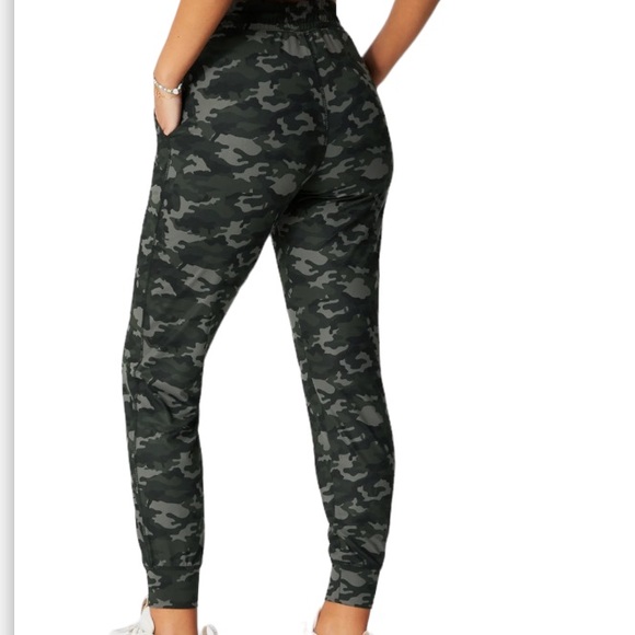 Fabletics High-Waisted Performance Jogger Camo Charcoal NWT - Picture 2 of 12